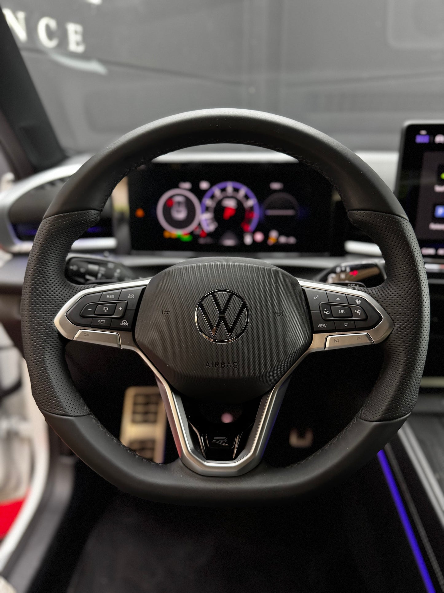 VW T-ROC R-LINE
