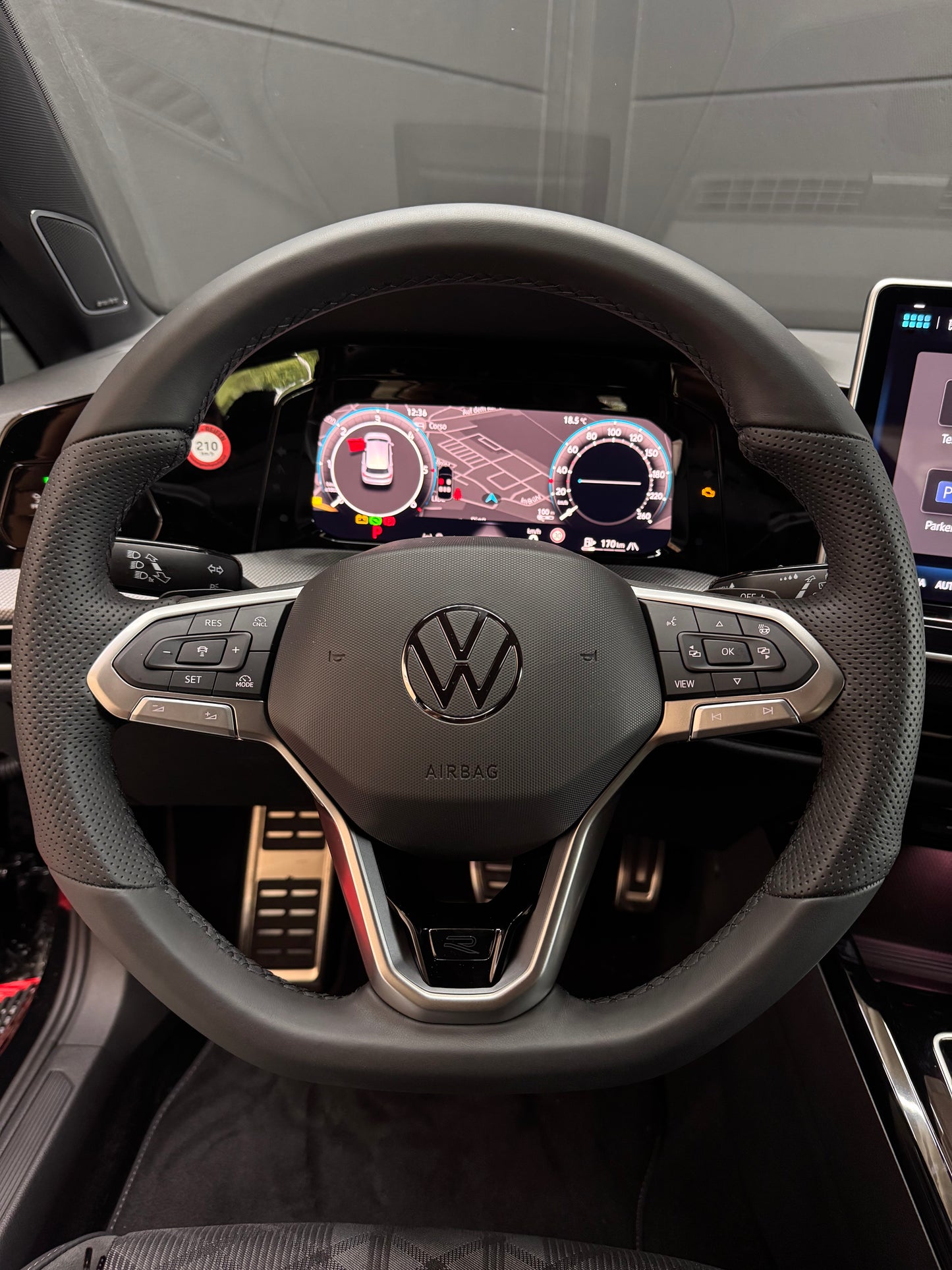 VW GOLF 8.5 R-LINE