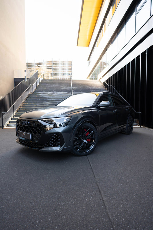 AUDI RSQ8