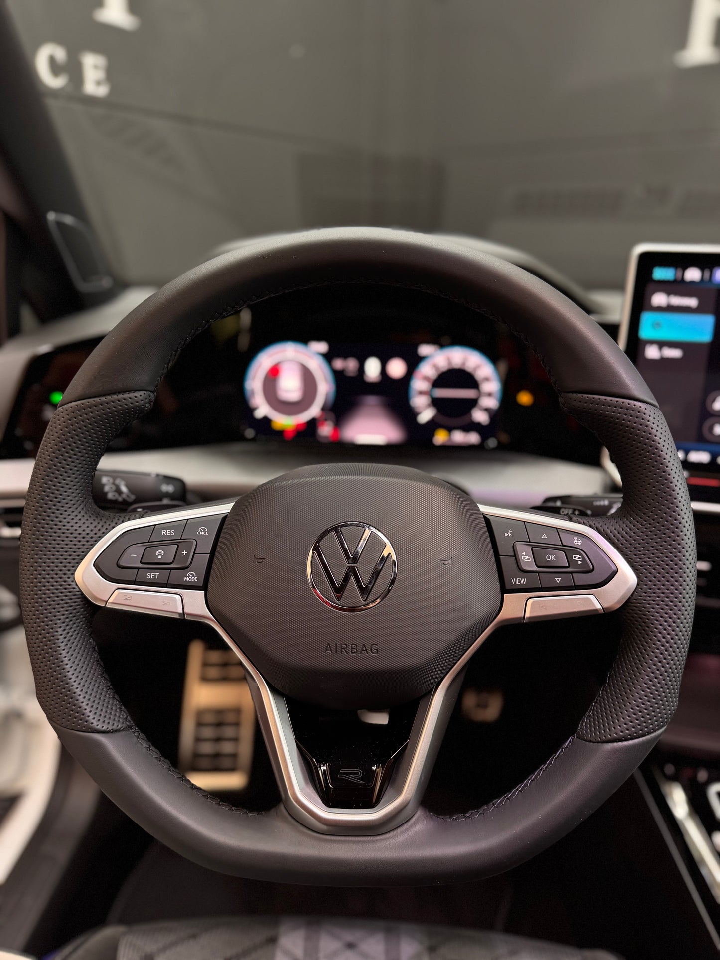 VW GOLF 8.5 R-LINE