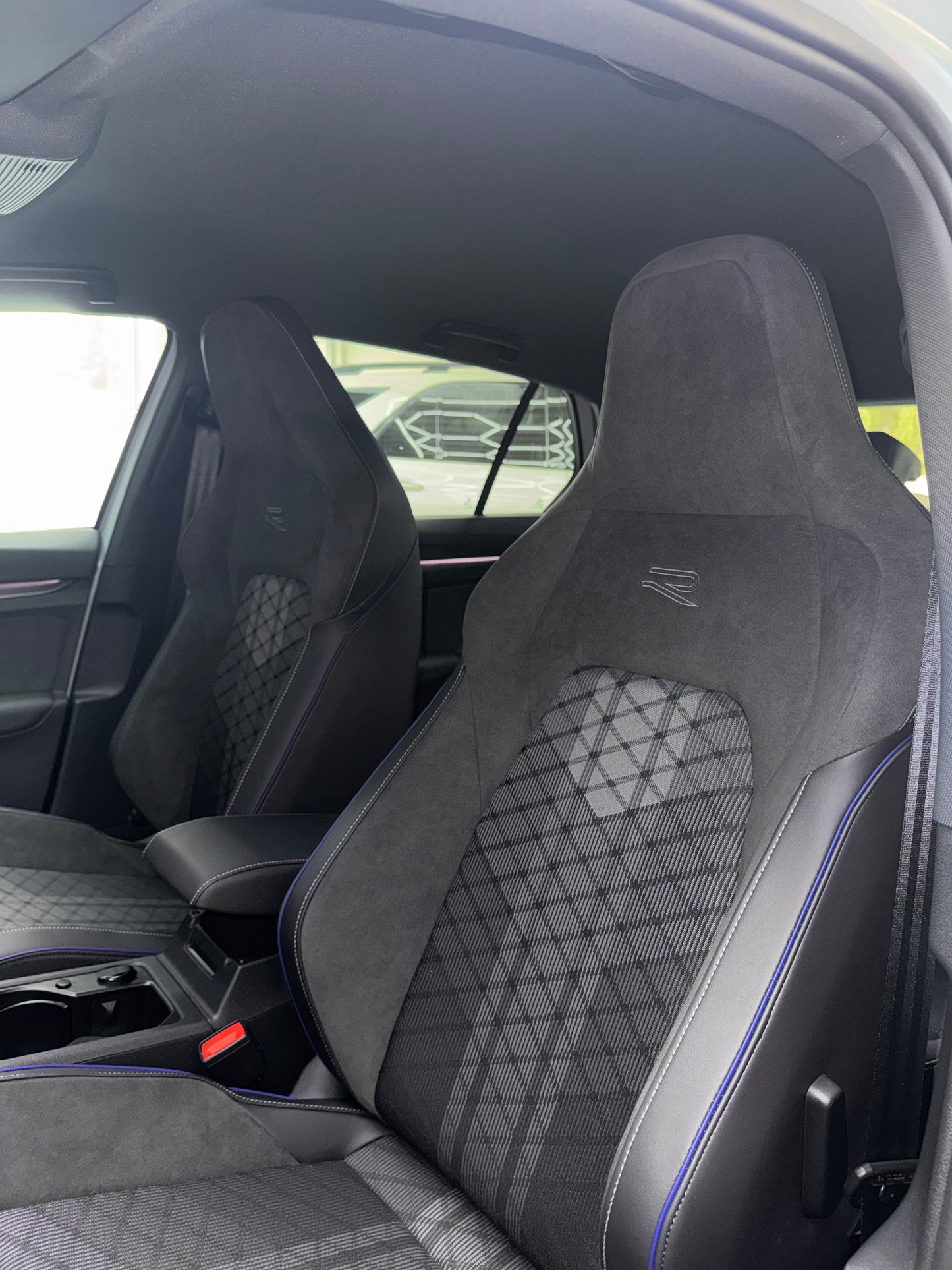 VW GOLF 8.5 R-LINE